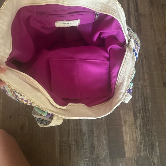 We are selling a beautiful, color full, and big bag by American & beyond - Picture 4 of 5